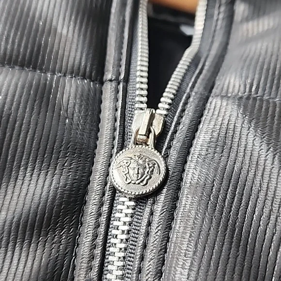 Vintage Versace Jeans Couture Coated Textured Cropped Puffer Bomber Jacket - Picture 4 of 10